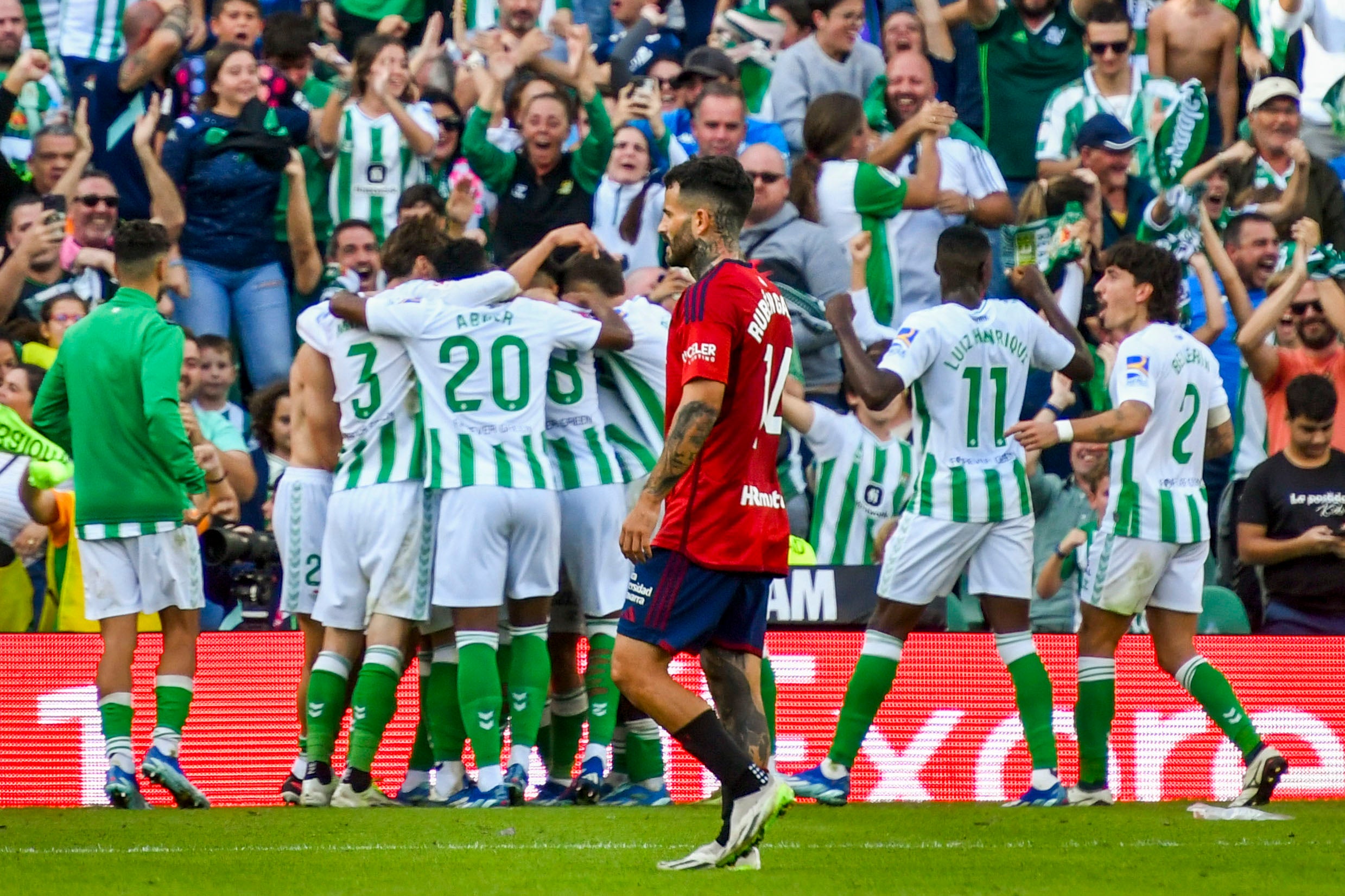 Pellegrini no se fía de la mala racha de Osasuna: "Tiene un juego claro y definido" Pellegrini no se fía de la mala racha de Osasuna: "Tiene un juego claro y definido"