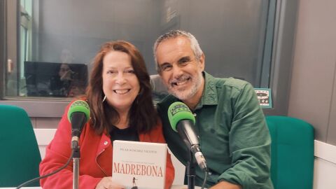 Pilar S&aacute;nchez Vicente y Rafa Guti&eacute;rrez en los estudios de Onda Cero Gij&oacute;n