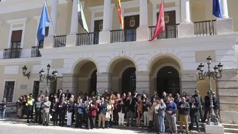 Minuto de silencio en memoria de Carmen Tejera, mujer asesinada a manos de su hijo adoptivo de 17 años. Minuto de silencio en memoria de Carmen Tejera, mujer asesinada a manos de su hijo adoptivo de 17 años.