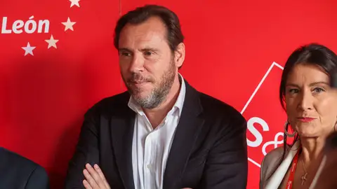 El ministro de Transportes y Movilidad, Óscar Puente, durante su participación en un acto en el Colegio Arzobispo Fonseca de Salamanca. Periodistas argentinos reaccionan a las declaraciones de Óscar Puente sobre Javier Milei: "¿Este es el ministro? No sabía quién era"