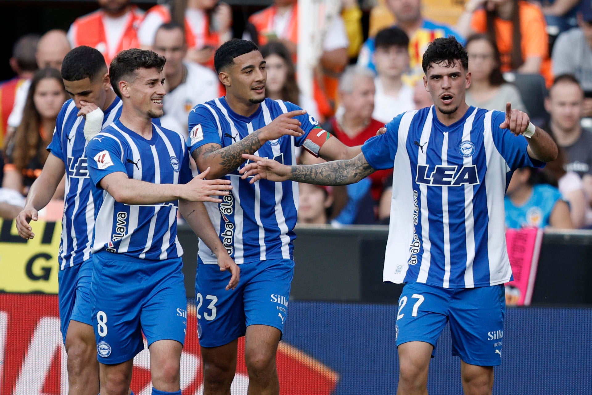 Javi López sella la permanencia del Alavés y aleja al Valencia de Europa Javi López sella la permanencia del Alavés y aleja al Valencia de Europa