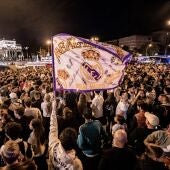 Aficionados del Real Madrid celebran el título liguero en Cibeles