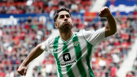 Ayoze celebra un tanto. Ayoze celebra un tanto.