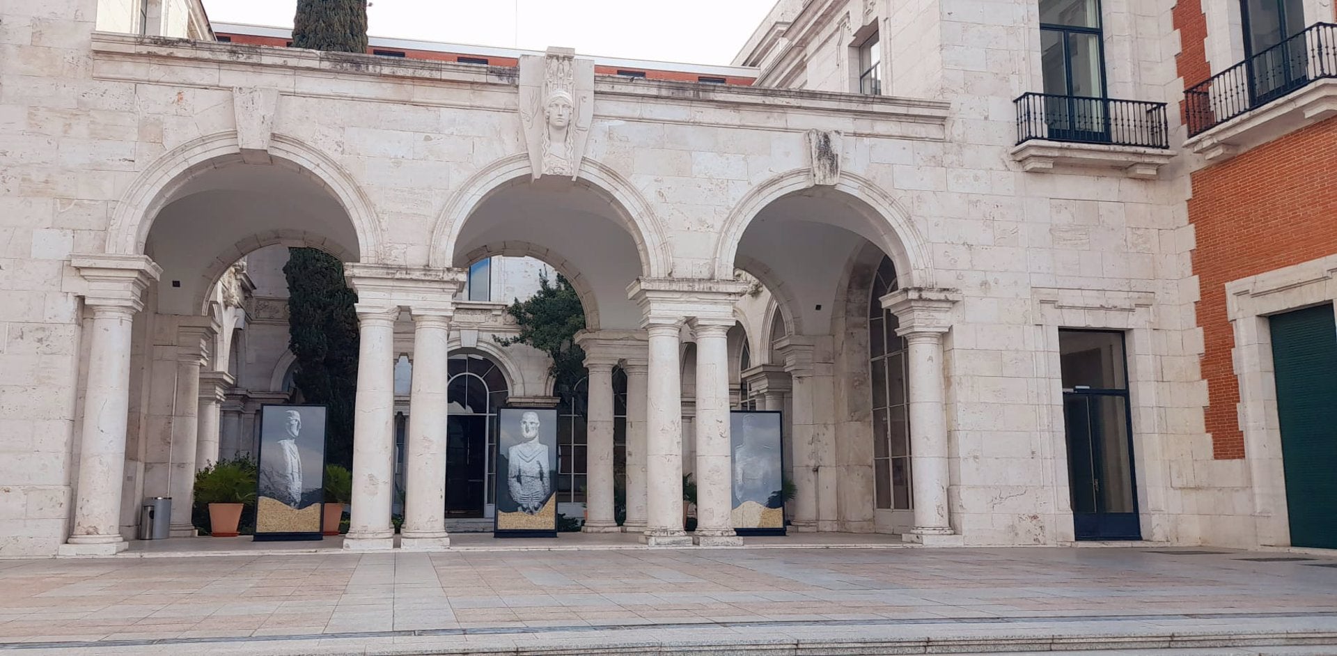 El Ayuntamiento de València promociona a artistas jóvenes a través de la beca Velázquez El Ayuntamiento de València promociona a artistas jóvenes a través de la beca Velázquez