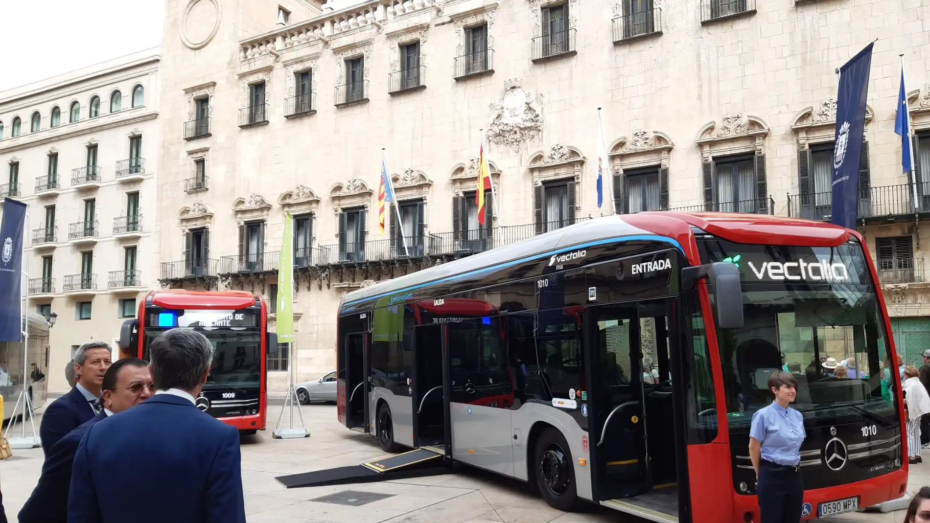 Otros cuatro autobuses eléctricos para Alicante 