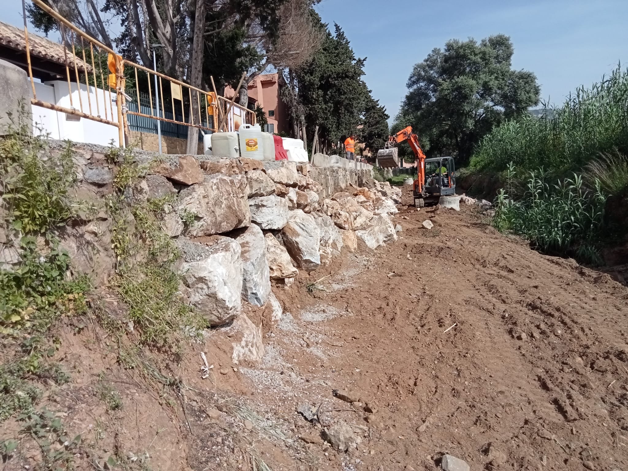 El Ayuntamiento de Marbella asegura los entornos de los arroyos Represa y Realejos, dañados por las lluvias de Semana Santa El Ayuntamiento de Marbella asegura los entornos de los arroyos Represa y Realejos, dañados por las lluvias de Semana Santa