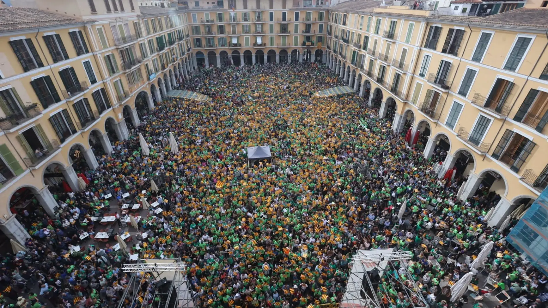 Miles de personas exigen en Palma defender el catalán frente a "políticas involutivas" de "una minoría fanática"