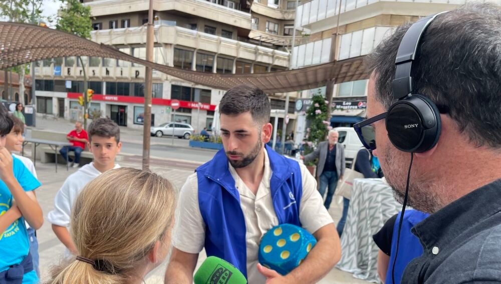 Programa especial Más de Uno Huelva emitido en directo desde la Plaza XII de Octubre con motivo de la Ruta Enfermera