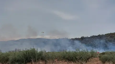 Helicóptero en el incendio de Aielo de Malferit Helicóptero en el incendio de Aielo de Malferit