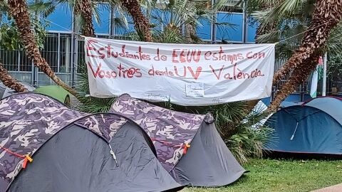 Im&aacute;genes de la acampada, este lunes en Val&egrave;ncia. 