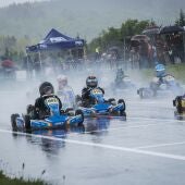 A chuvia non detivo aos mási de 70 equipos presentes no karting de A Madalena