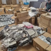 La Guardia Civil detiene a cinco personas dedicadas a la importación y venta de productos falsificados en Torrevieja La Guardia Civil detiene a cinco personas dedicadas a la importación y venta de productos falsificados en Torrevieja