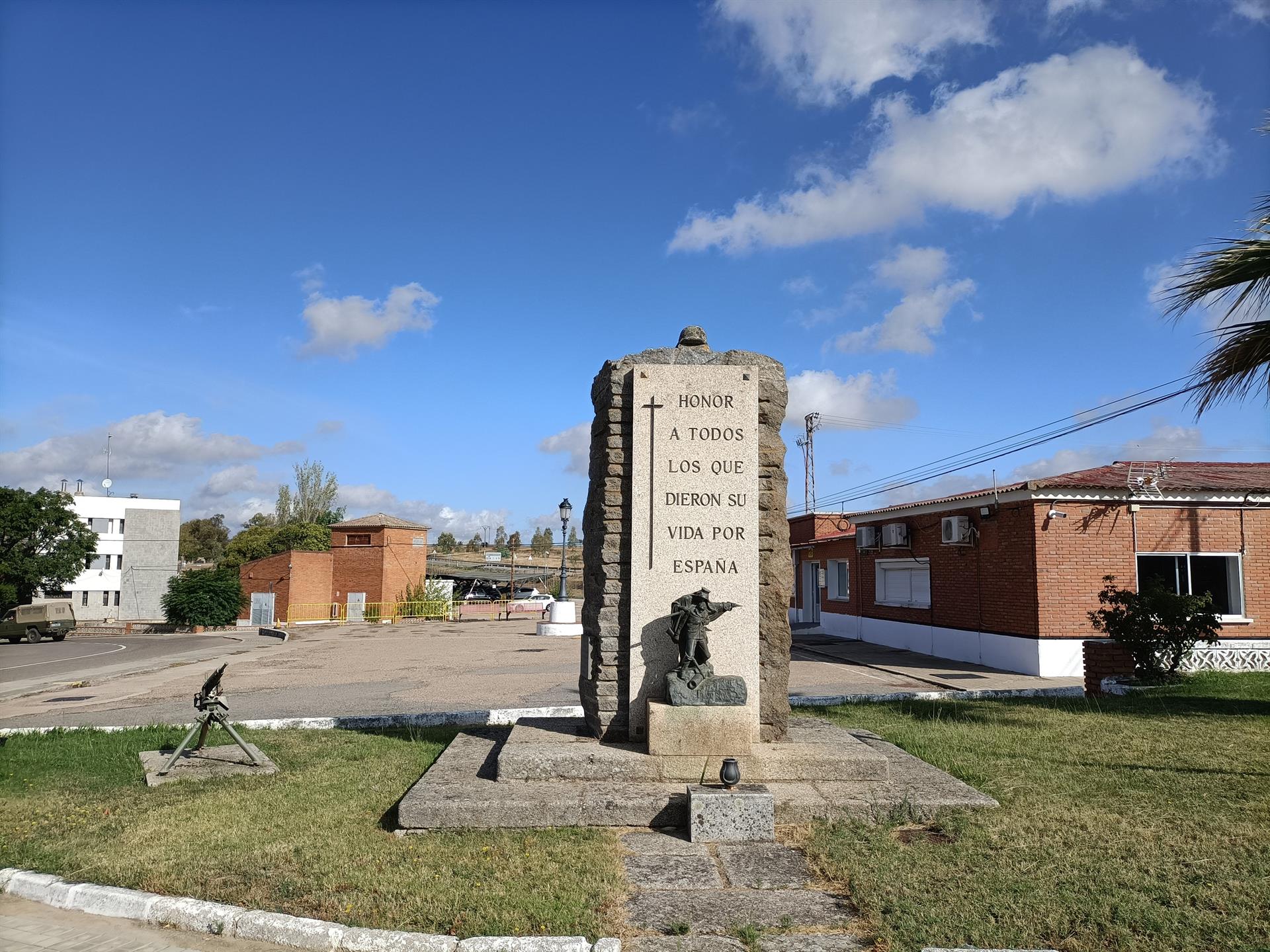 Un total de 1.475 alumnos se incorporan este lunes al Cefot nº 1 de Cáceres para comenzar su formación militar Un total de 1.475 alumnos se incorporan este lunes al Cefot nº 1 de Cáceres para comenzar su formación militar