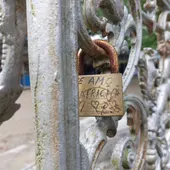 "Chago" Martínez, maestro herrero compostelano: "Los bancos de la Alameda son históricos y los candados pueden provocar fracturas" "Chago" Martínez, maestro herrero compostelano: "Los bancos de la Alameda son históricos y los candados pueden provocar fracturas"