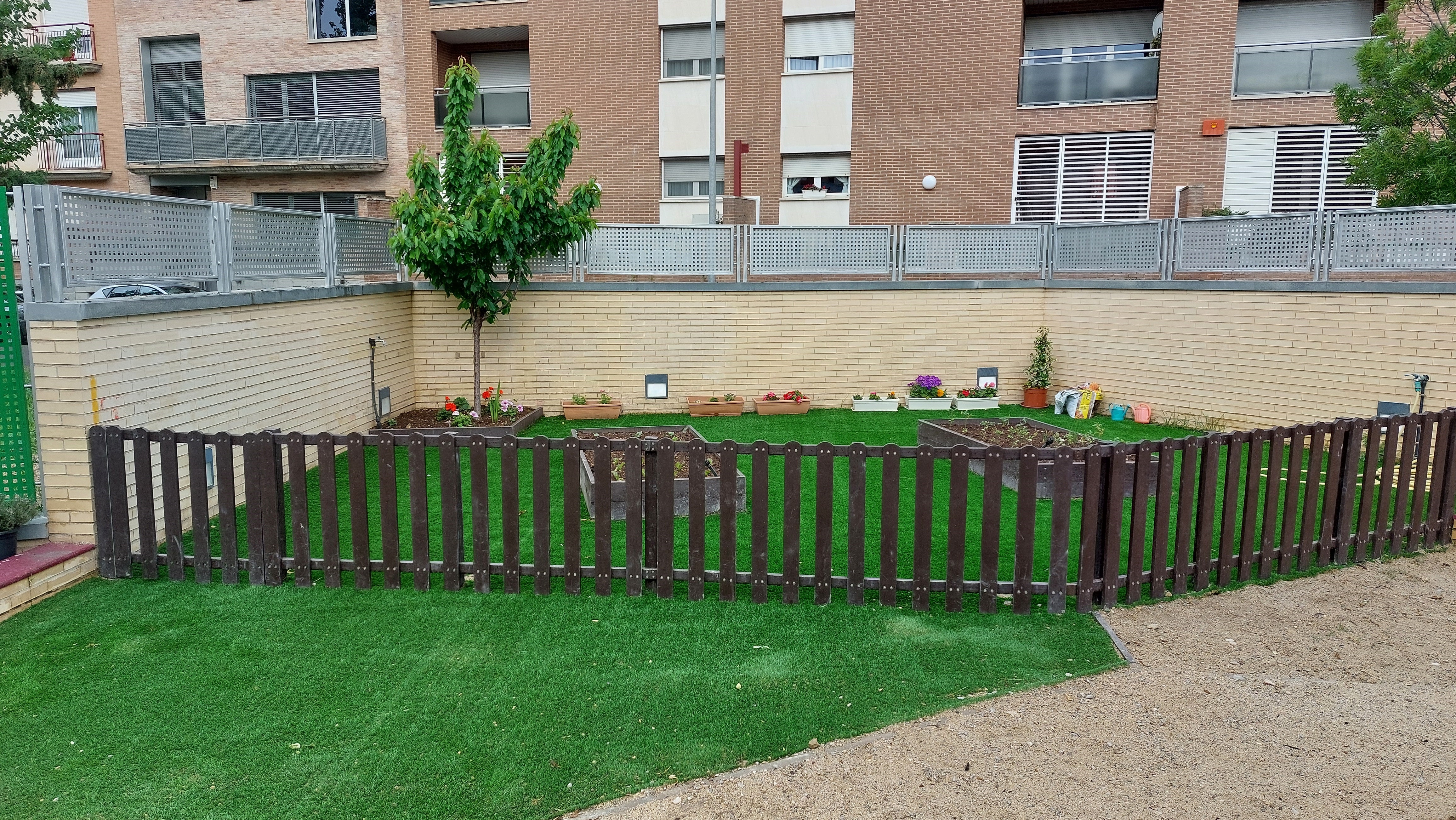 La escuela "Las Pajaritas" de Huesca se adapta para combatir el calor La escuela "Las Pajaritas" de Huesca se adapta para combatir el calor