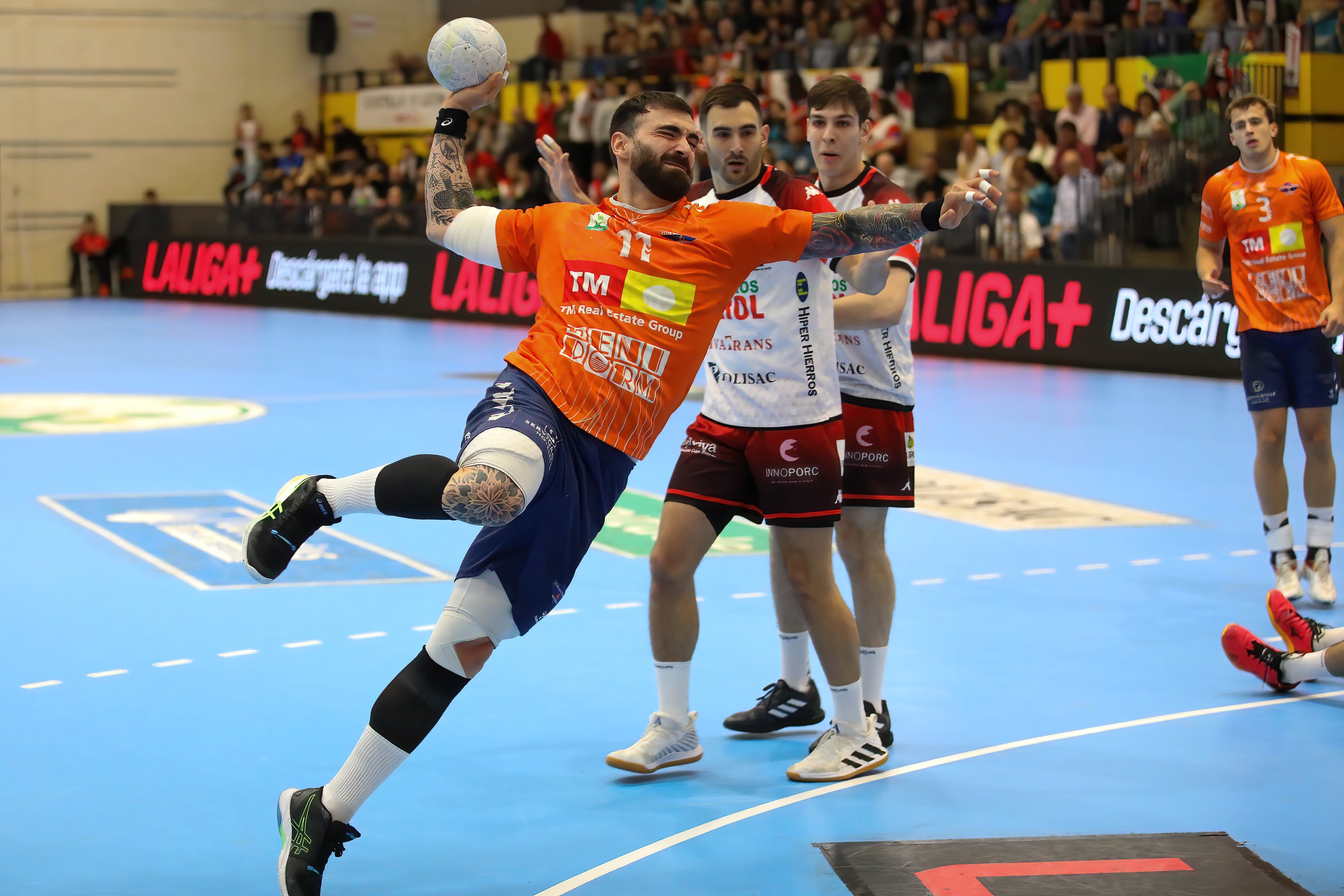 Al TM Balonmano Benidorm se le escapa la victoria en los cinco últimos minutos (29-29) Al TM Balonmano Benidorm se le escapa la victoria en los cinco últimos minutos (29-29)