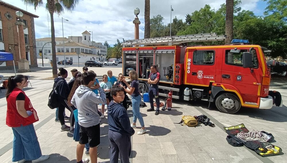 Programa especial Más de Uno Huelva emitido en directo desde la Plaza XII de Octubre con motivo de la Ruta Enfermera