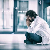 médico abatido médico abatido