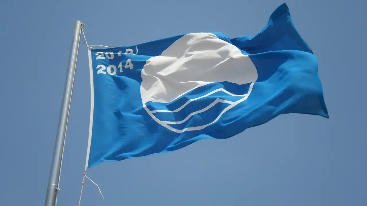 Las playas de El Camp de Morvedre mantienen sus banderas azules un año más Las playas de El Camp de Morvedre mantienen sus banderas azules un año más