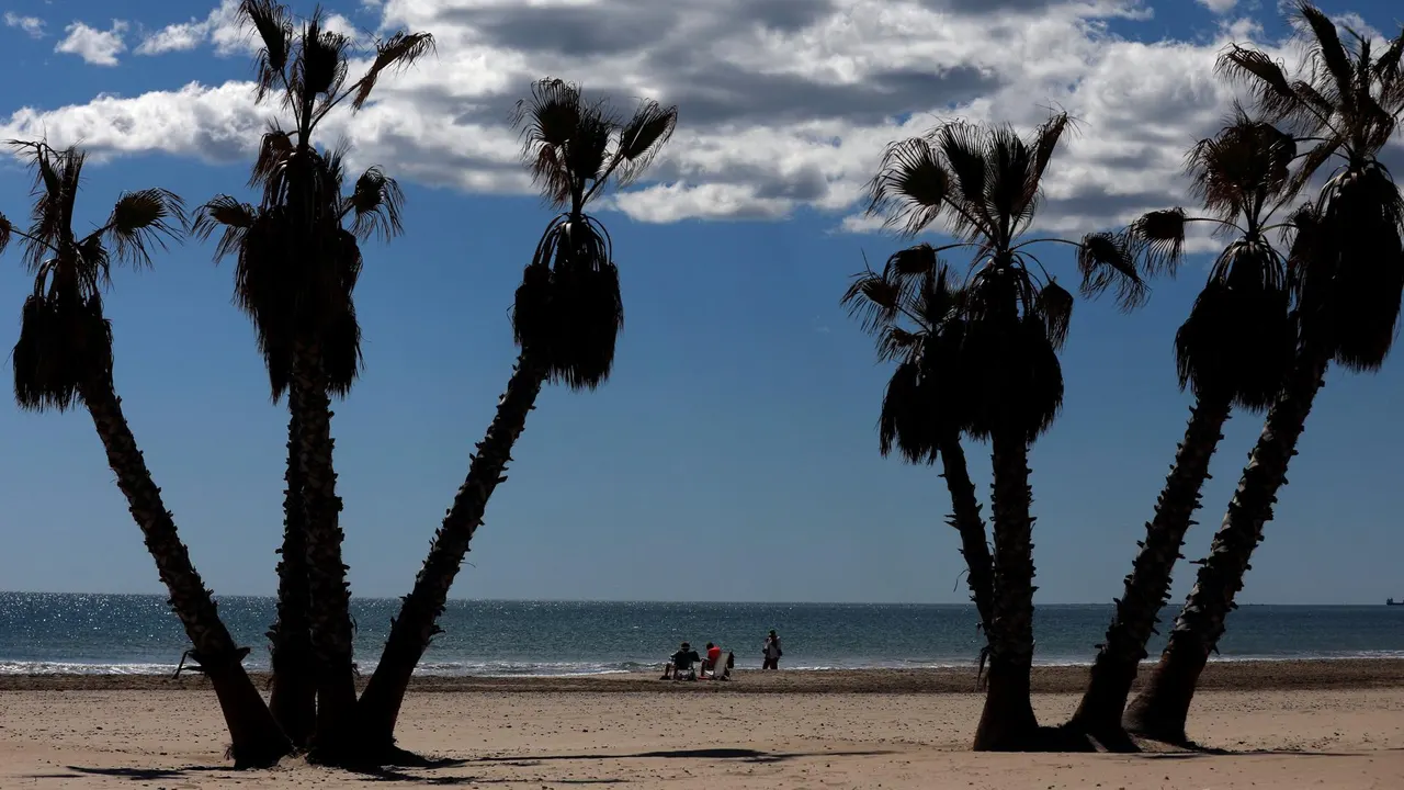 En la imagen, la playa de Canet de Berenguer, en Valencia, en una fotografía de archivo.