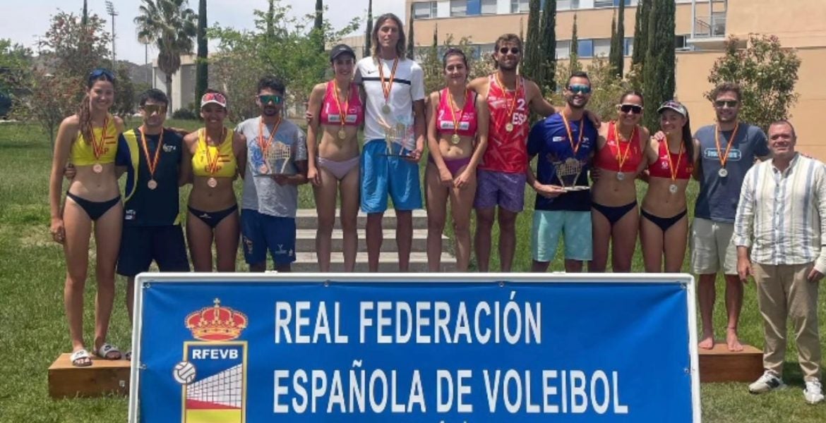 El Club Voley Playa Benidorm inicia la temporada de verano El Club Voley Playa Benidorm inicia la temporada de verano