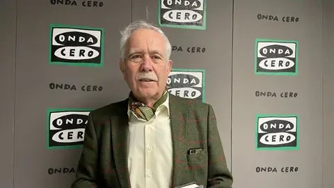 Antonio Pérez Henares, presentando El Juglar Antonio Pérez Henares, presentando El Juglar