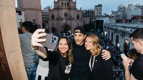 35.000 personas celebran frente al ayuntamiento el ascenso del CD Castellón 35.000 personas celebran frente al ayuntamiento el ascenso del CD Castellón