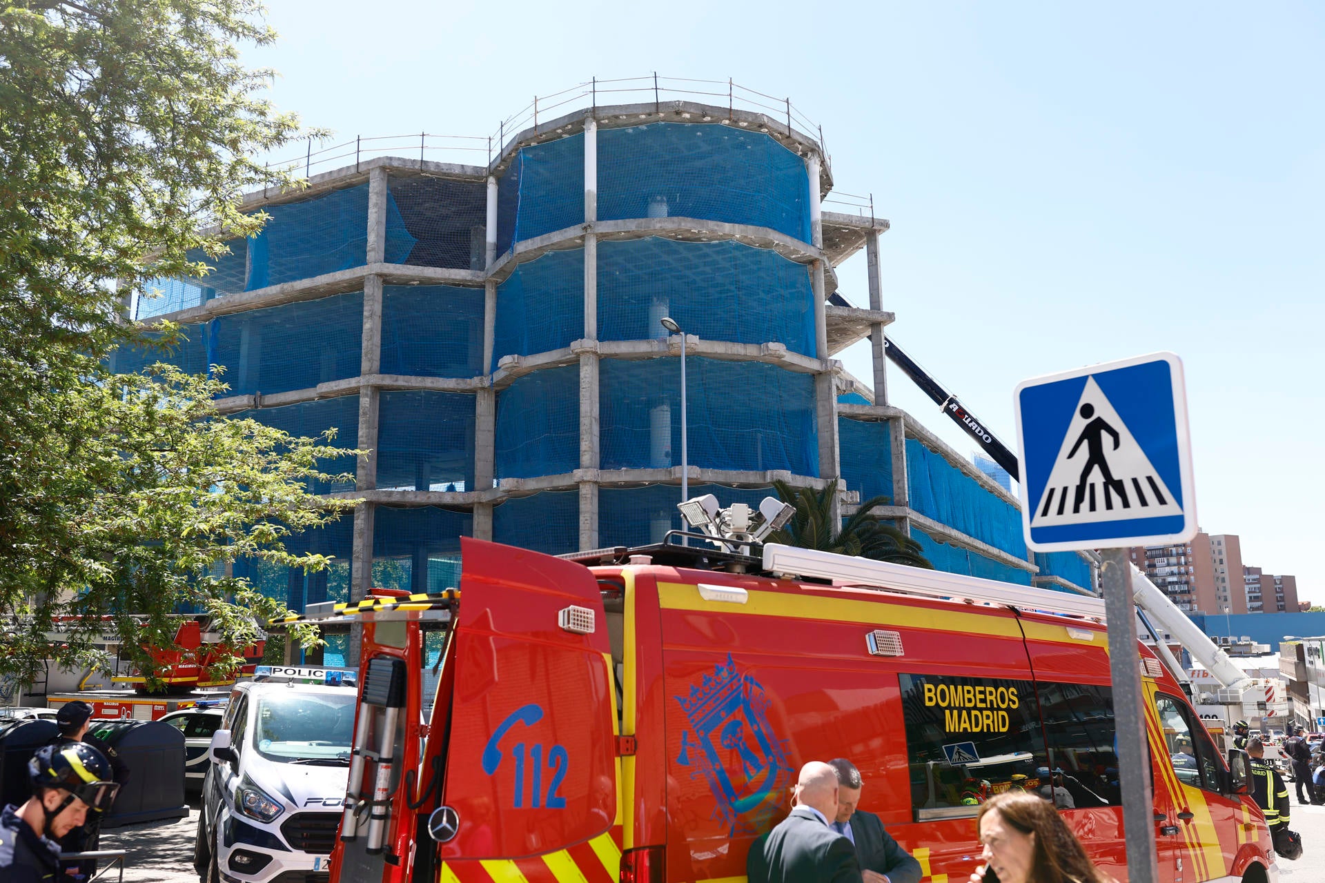 Dos trabajadores atrapados tras caer el forjado de un edificio en rehabilitación en Madrid Dos trabajadores atrapados tras caer el forjado de un edificio en rehabilitación en Madrid