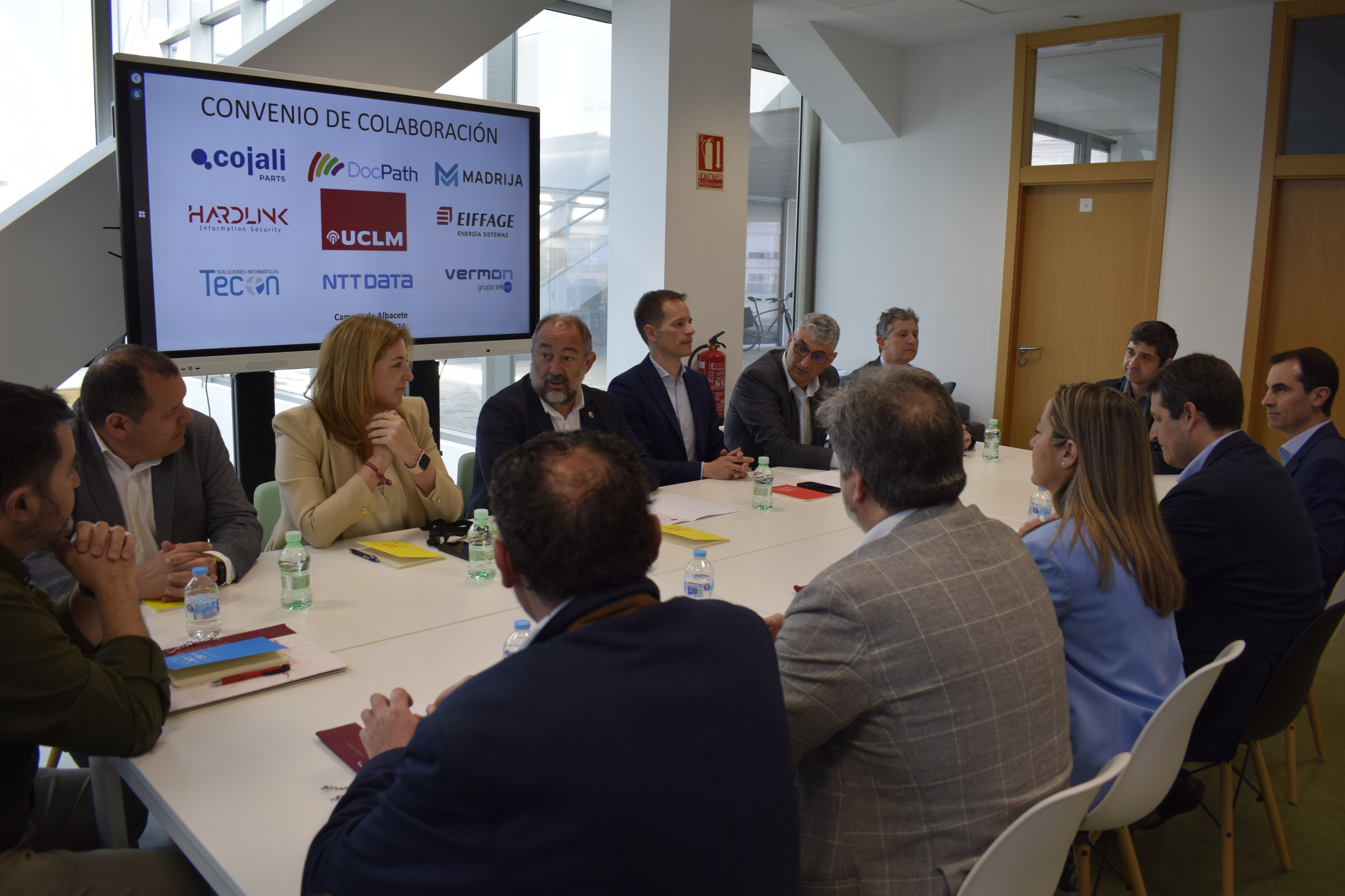 La UCLM impartirá un máster dual en Ingeniería Informática en colaboración con ocho empresas y entidades La UCLM impartirá un máster dual en Ingeniería Informática en colaboración con ocho empresas y entidades