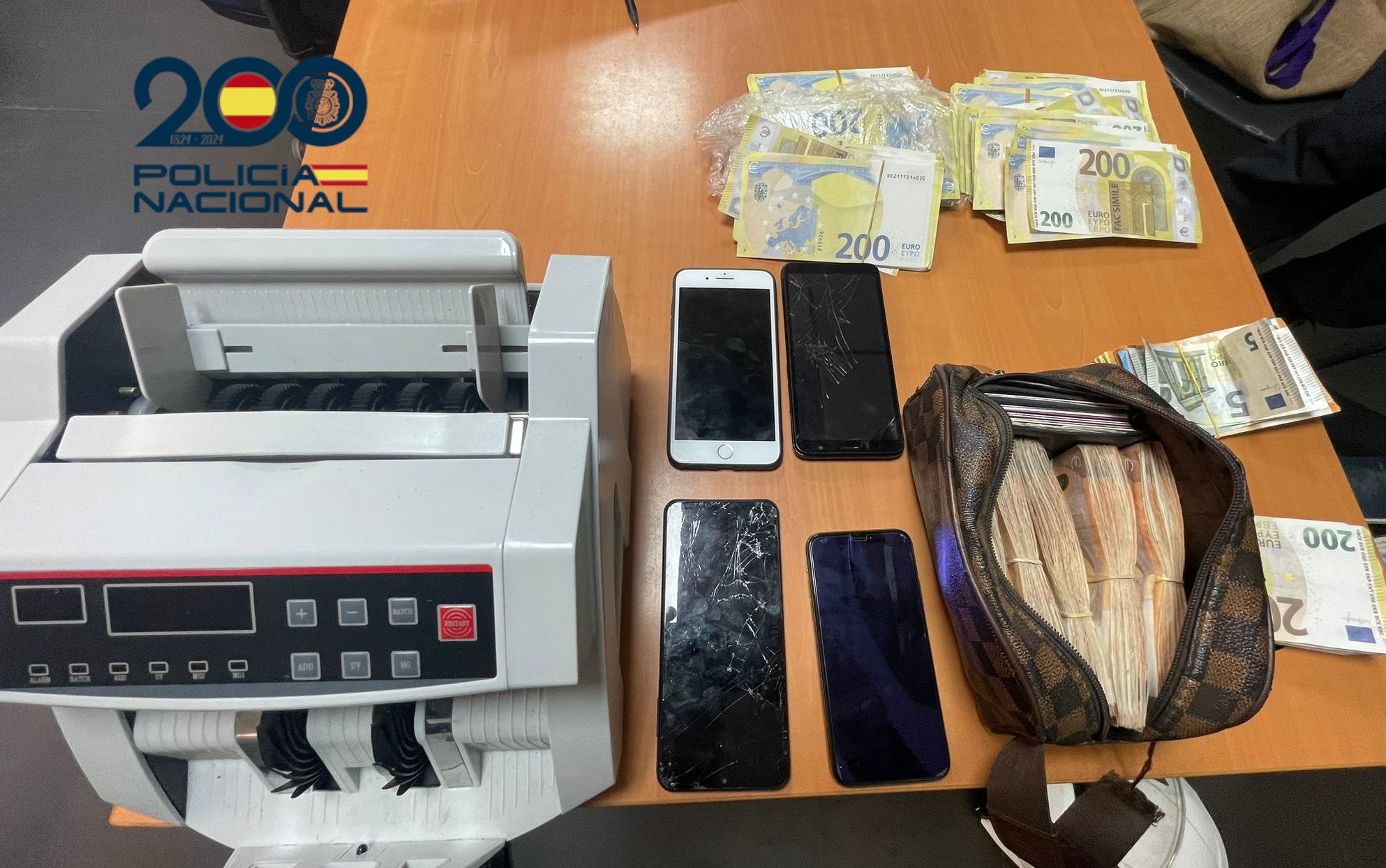Dos detenidos en Alicante por robar de forma violenta 25.000 euros a un hombre Dos detenidos en Alicante por robar de forma violenta 25.000 euros a un hombre
