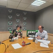 Silvia González, del Grupo Socialista, y Juan Parejo, del Grupo Popular Silvia González, del Grupo Socialista, y Juan Parejo, del Grupo Popular