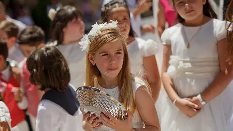 Imagen de unas niñas vestidas de comunión Imagen de unas niñas vestidas de comunión