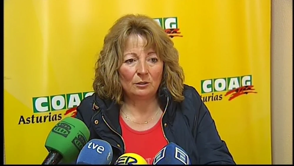 Coag y Asaja consiguen el compromiso de Arias de recoger la leche hasta la reubicación de los ganaderos. Coag y Asaja consiguen el compromiso de Arias de recoger la leche hasta la reubicación de los ganaderos.
