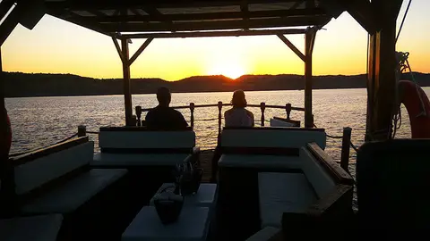 La playa de La Breña renueva la bandera azul La playa de La Breña renueva la bandera azul