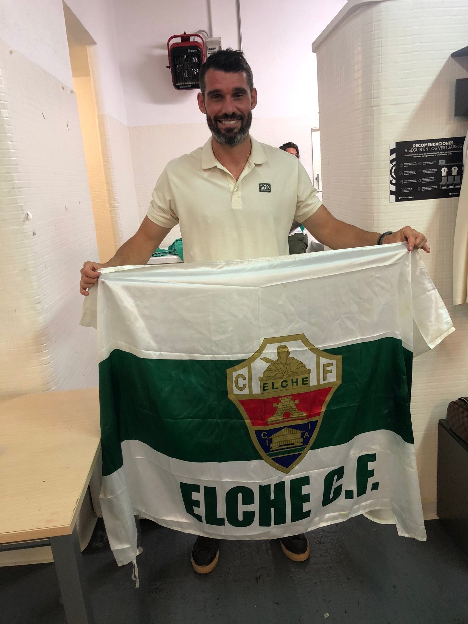 El Elche prescinde de Miguel Escalona y cambia de entrenador de porteros El Elche prescinde de Miguel Escalona y cambia de entrenador de porteros