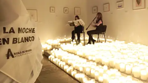 Regresa la Noche en Blanco a Alcalá de Henares con más de 100 actividades Irene Rodríguez y Julieta Pinedo, instrumentistas de la Banda Sinfónica Complutense, en la presentación de la Noche en Banco alcalaína