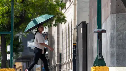 Suben las temperaturas en toda España superando los 33ºC en algunas zonas Suben las temperaturas en toda España superando los 33ºC en algunas zonas