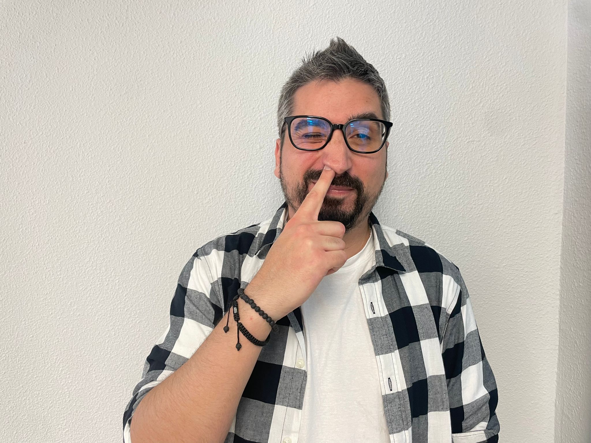 Chema García abre la ventana al mundo con noticias de fuera y en tono de humor Chema García abre la ventana al mundo con noticias de fuera y en tono de humor