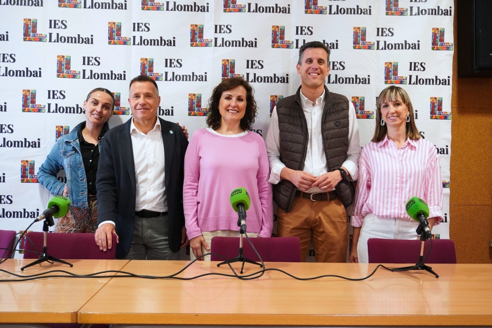 El alcalde de Burriana participa en el programa de Onda Cero Vila-real con motivo del Día de Europa en el IES Llombai El alcalde de Burriana participa en el programa de Onda Cero Vila-real con motivo del Día de Europa en el IES Llombai
