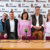 El alcalde de Burriana, Jorge Monferrer junto a la directora del IES Llombai, Rosana Morales. 