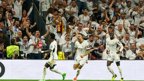 Joselu celebra el segundo gol del Real Madrid ante el Bayern de Múnich en el Santiago Bernabéu. Joselu celebra el segundo gol del Real Madrid ante el Bayern de Múnich en el Santiago Bernabéu.