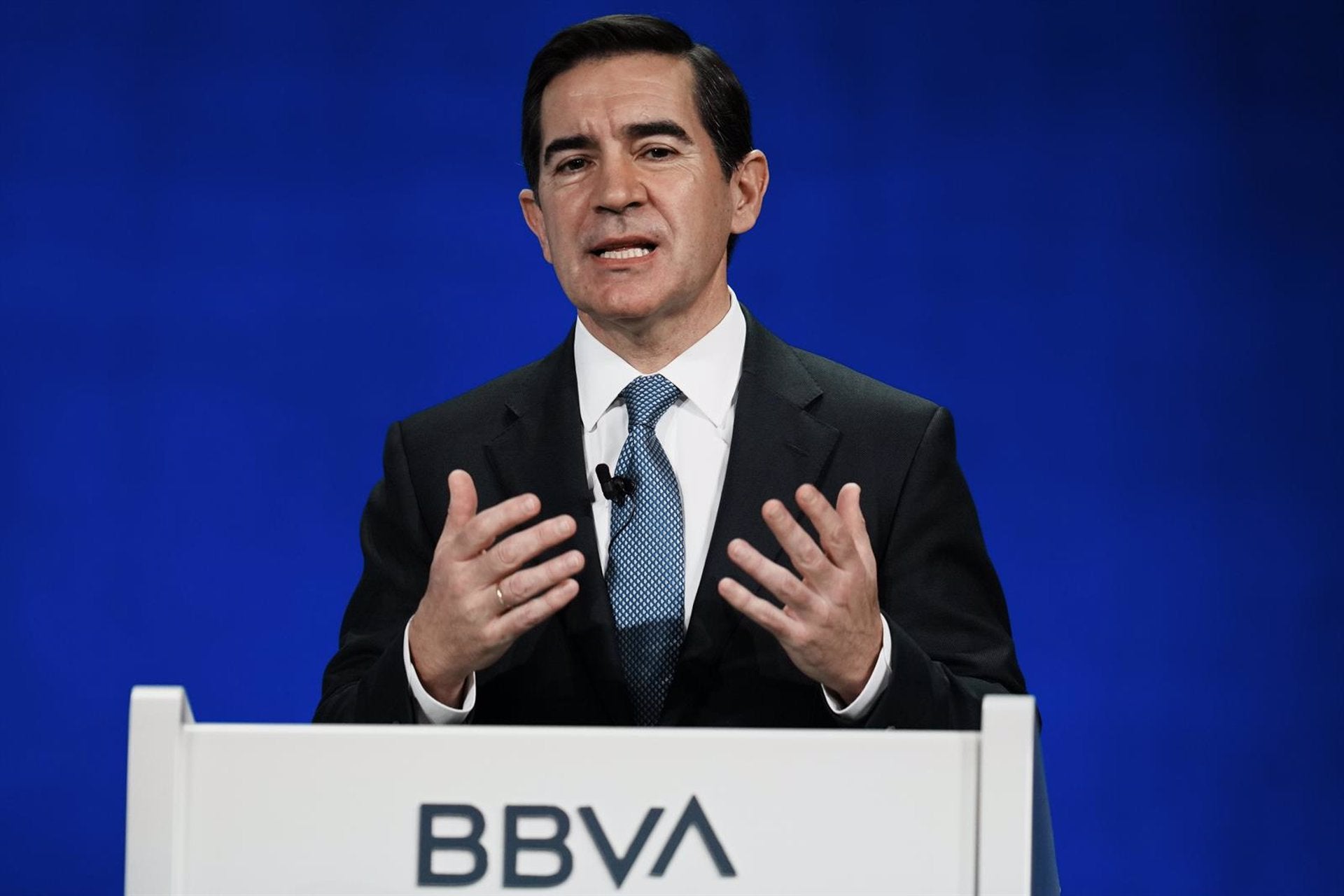 La Brújula de la Economía: La OPA hostil del BBVA sobre el Sabadell tras el portazo de la dirección del banco catalán La Brújula de la Economía: La OPA hostil del BBVA sobre el Sabadell tras el portazo de la dirección del banco catalán