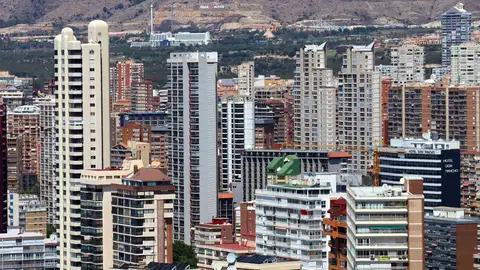 El PSOE de Benidorm propone bonificar el IBI un 95% a quienes alquilen de manera asequible sus pisos vacíos El PSOE de Benidorm propone bonificar el IBI un 95% a quienes alquilen de manera asequible sus pisos vacíos