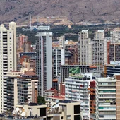 El PSOE de Benidorm propone bonificar el IBI un 95% a quienes alquilen de manera asequible sus pisos vacíos El PSOE de Benidorm propone bonificar el IBI un 95% a quienes alquilen de manera asequible sus pisos vacíos