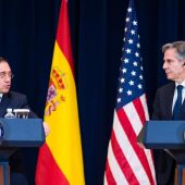 El ministro de Asuntos Exteriores, José Manuel Albares, y el secretario de Estado, Antony Blinken, en rueda de prensa en Washington