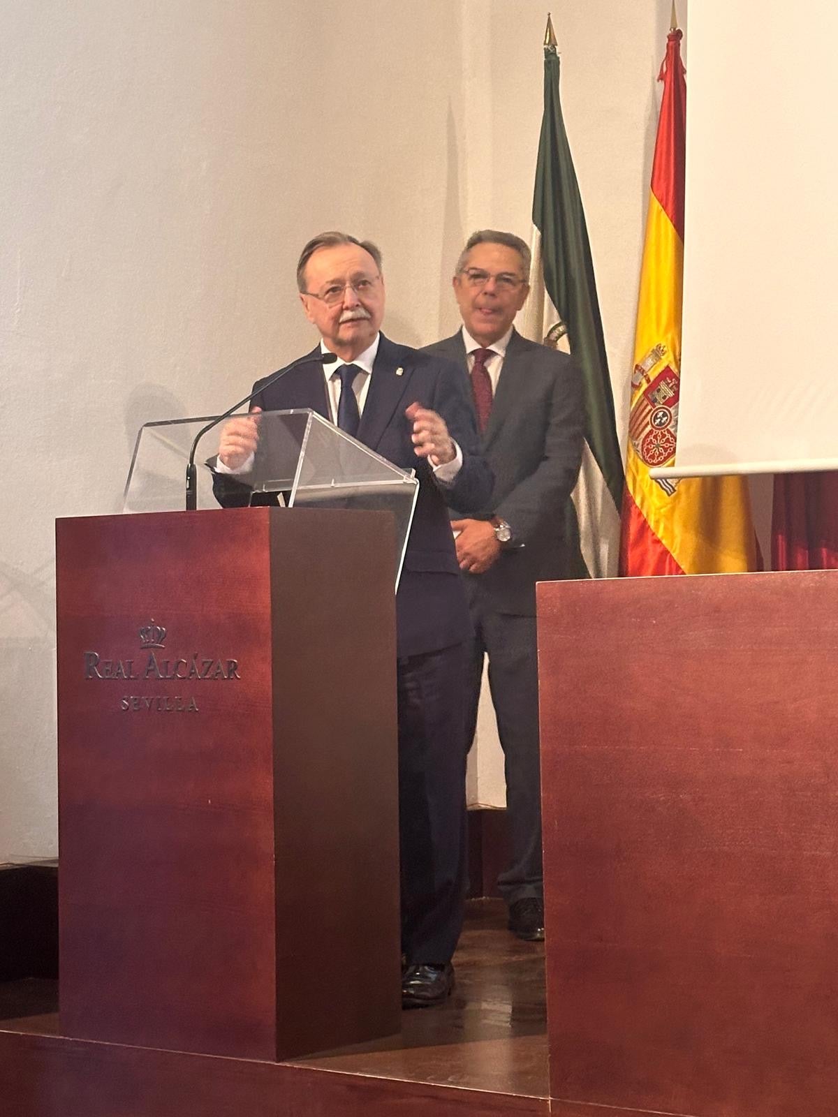El presidente de Ceuta, Juan Vivas, recibe el Premio Talento en Sevilla El presidente de Ceuta, Juan Vivas, recibe el Premio Talento en Sevilla