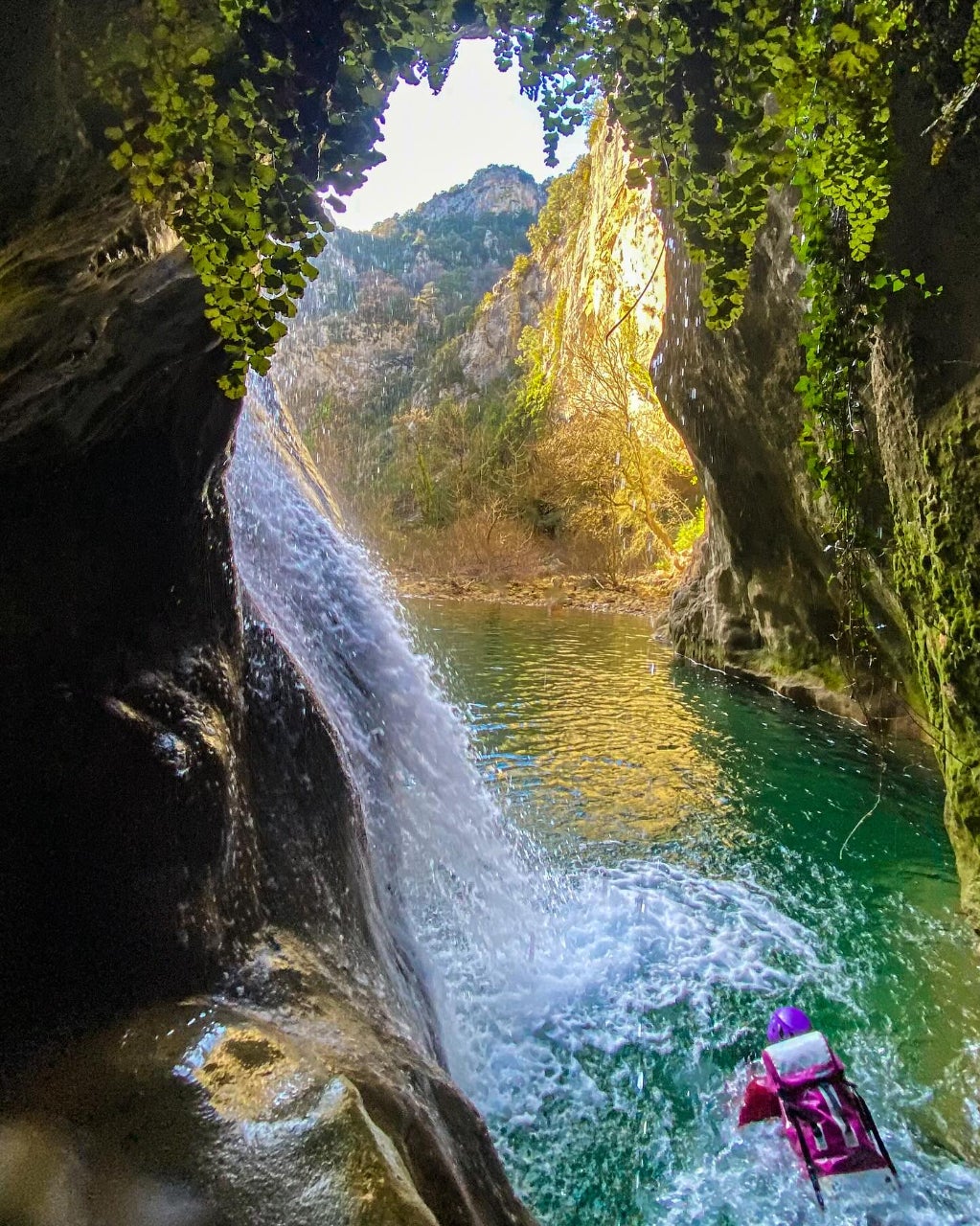 Fallece un donostiarra cuando hacía barranquismo en el Pirineo oscense Fallece un donostiarra cuando hacía barranquismo en el Pirineo oscense