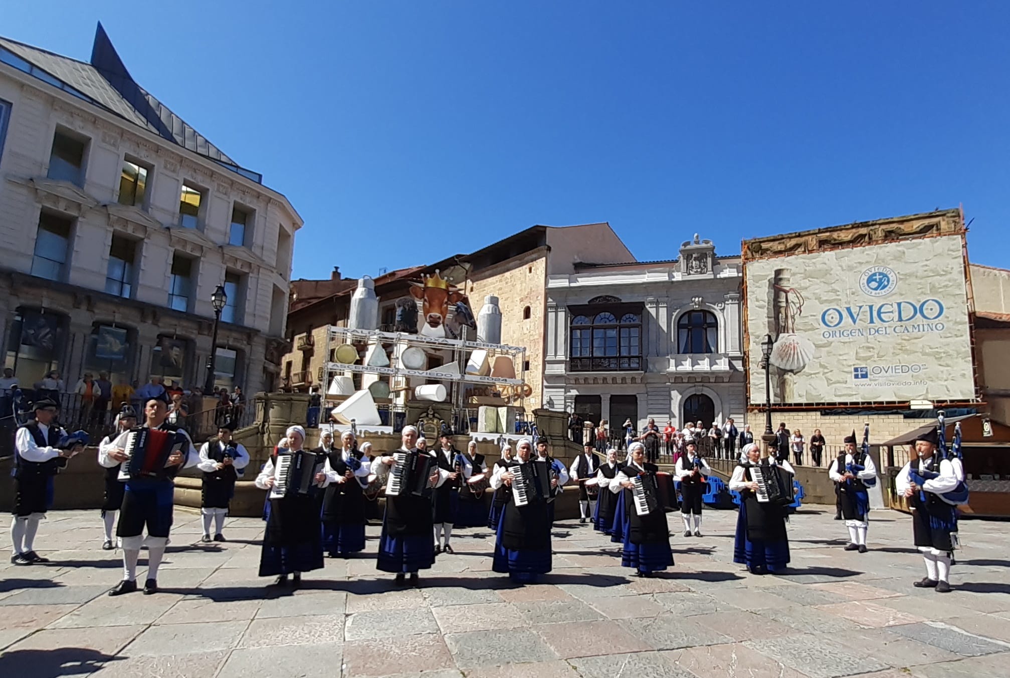 Oviedo acoge la feria de La Ascensión entre Porlier, Catedral y San Francisco Oviedo acoge la feria de La Ascensión entre Porlier, Catedral y San Francisco