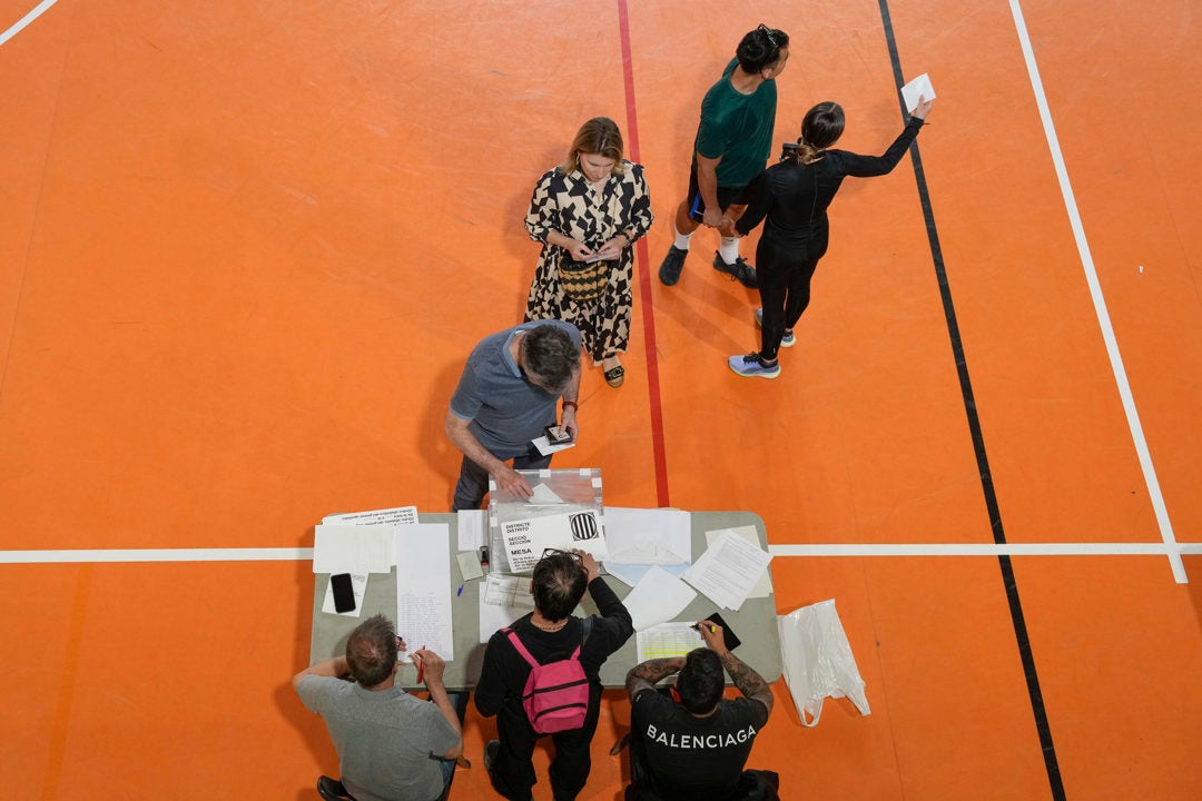 Ya se conocen los integrantes de las mesas electorales de Asturias para las elecciones europeas: cómo saber si te ha tocado Ya se conocen los integrantes de las mesas electorales de Asturias para las elecciones europeas: cómo saber si te ha tocado