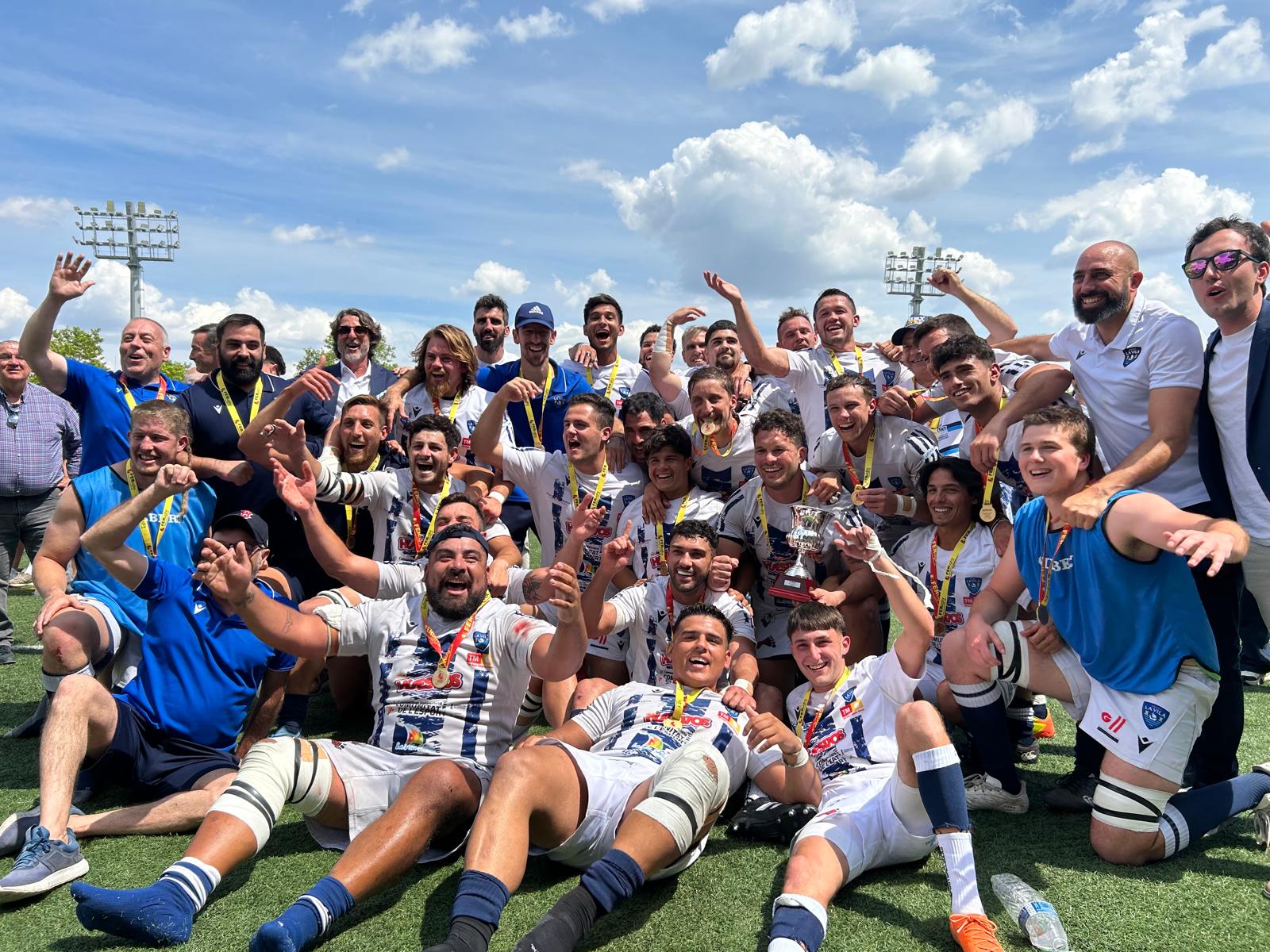 El Huesitos la Vila logra el ascenso a la División de Honor del Rugby tras vencer al Industriales (20-25) El Huesitos la Vila logra el ascenso a la División de Honor del Rugby tras vencer al Industriales (20-25)